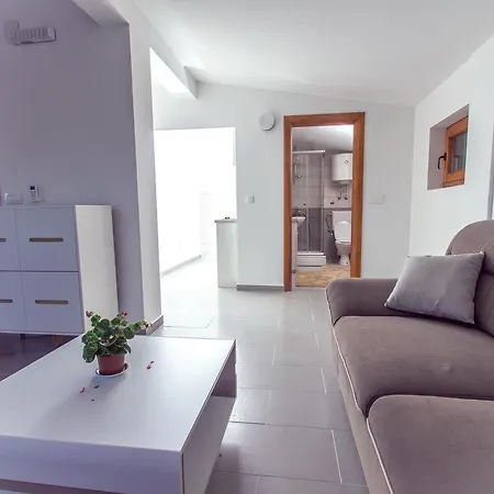 Stone House Apartment *