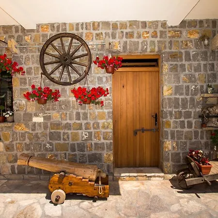 Stone House Апартаменты *
