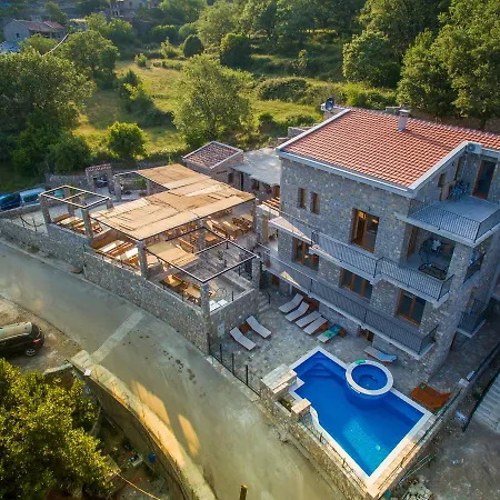 Апартаменты Stone House *